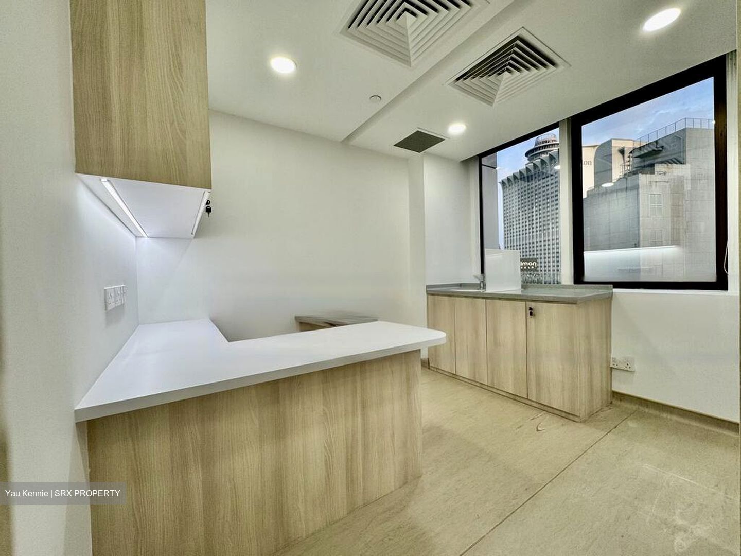 Mount Elizabeth Hospital (D9), Retail #483374781